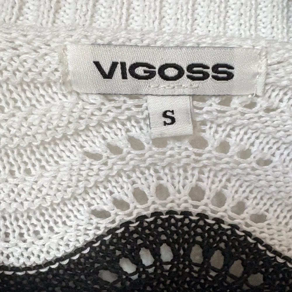 Vigoss Black & White Wavy Stripe Knit Sweater - Picture 3 of 8